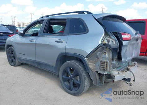 2016 Jeep Cherokee Altitude z USA, uszkodzony, nr VIN 1C4PJLCS8GW114331